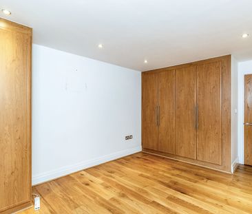 2 bedroom apartment to rent Alexander House, Royal Quarter, KT2 - Photo 1