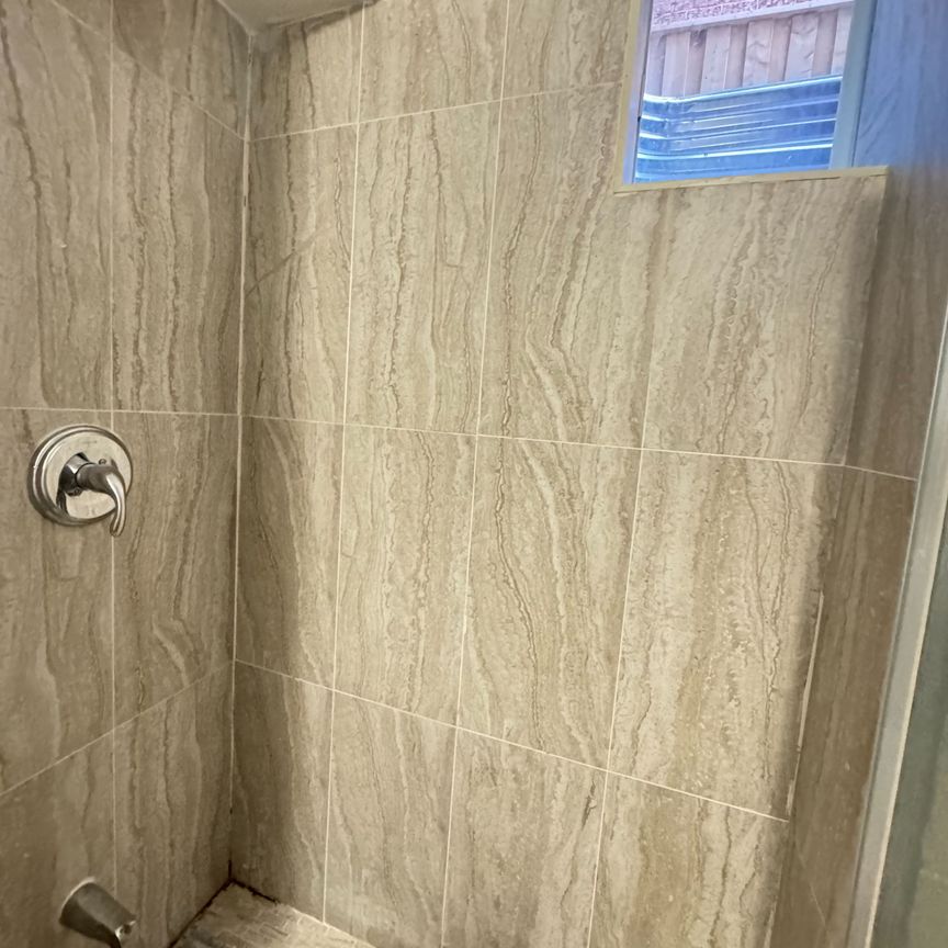 For Lease - 659 Roselaire Trail Unit# #2, Mississauga, Ontario - Photo 1