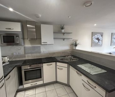 Beckhampton Street, SWINDON - Photo 1