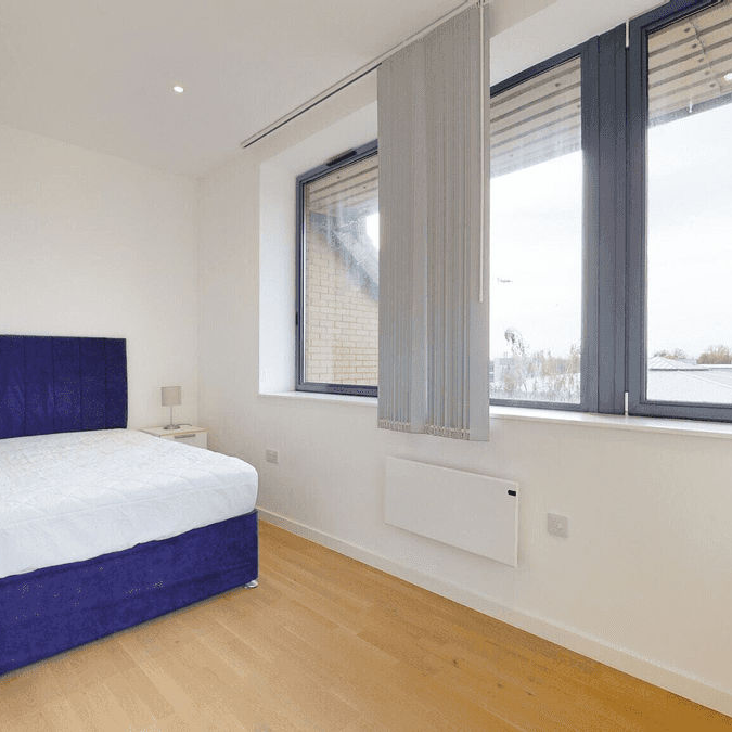 Riverbank Way, Brentford, TW8 - Photo 1