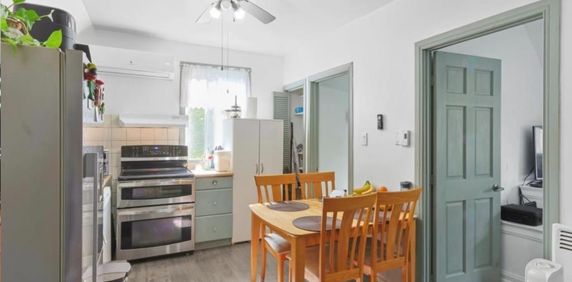 4 ½ lumineux à Châteauguay – Jardin privatif, rivière et stationnement inclus - Photo 2