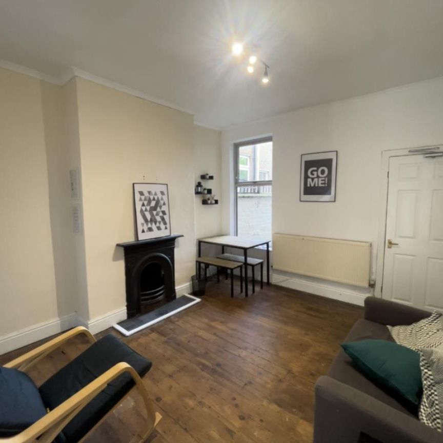 4 Bed Terraced House For Rent - Photo 1