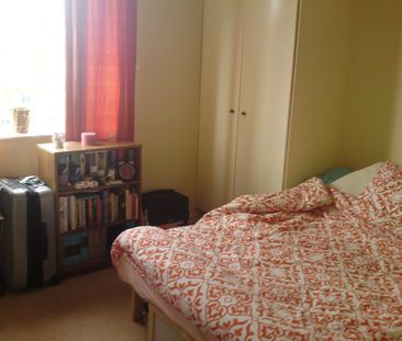 2 Bed Flat, Lindale, SW19 - Photo 3