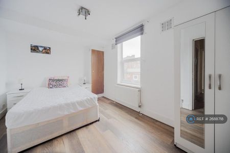 3 bedroom flat to rent - Photo 2