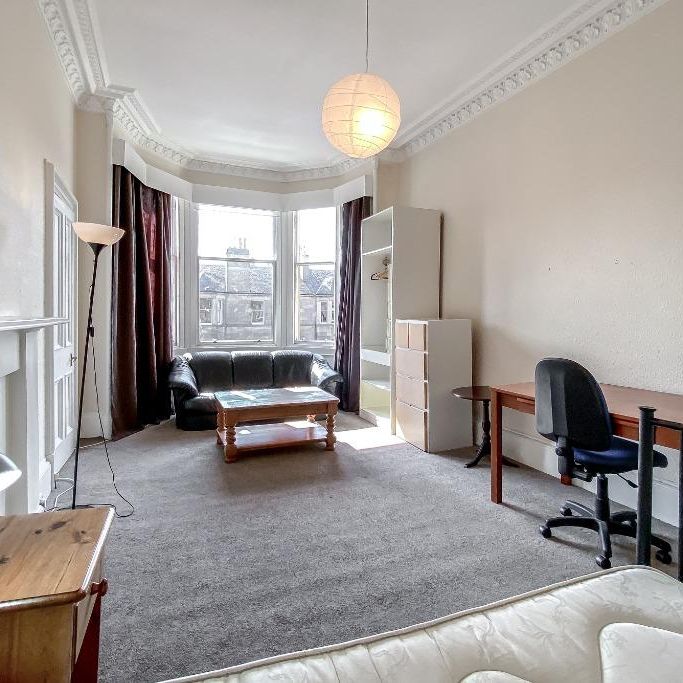 4 bedroom flat to rent - Photo 1