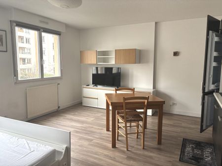 Location Appartement 1 pièce 32m² LYON 3ème - Photo 3