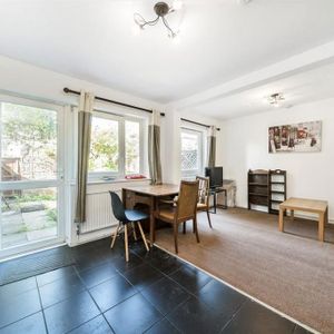 4 bedroom flat to rent - Photo 2