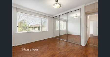 Light-Filled Three-Bedroom Residence with House-Like Comfort - Photo 5