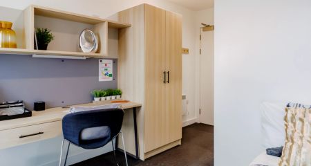 Classic 2 Bed Apartment - Photo 3