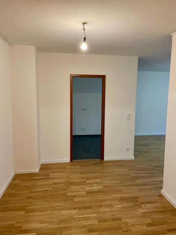 Mietwohnung in Nürnberg - Mit dem Aufzug direkt vor die Wohnungstür! Großzügige 2-Zimmer-Wohnung mit Balkon - Photo 3