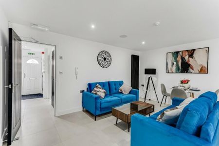 6 bedroom house to rent - Photo 2