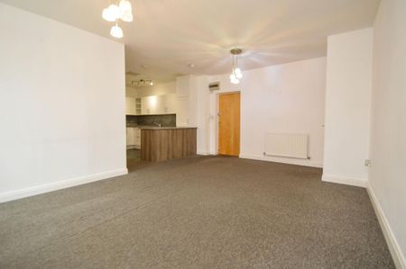 3 bedroom flat to rent - Photo 4