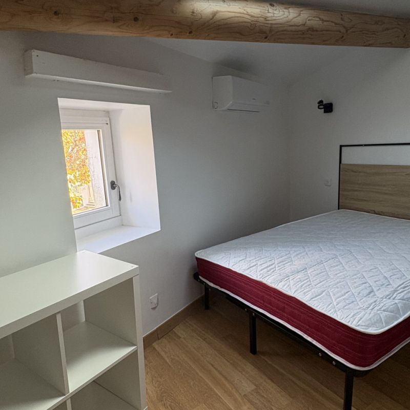 À louer, Charmante maison de village rénovée et meublée - Photo 1