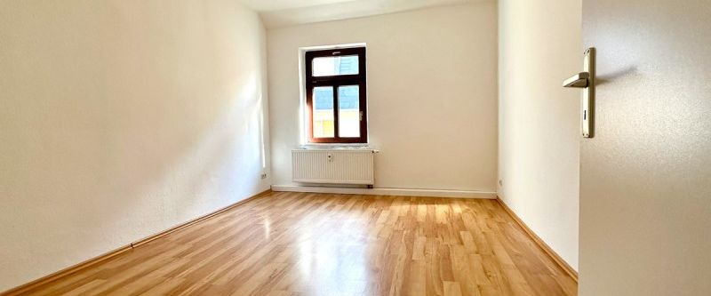 Wohnen direkt im Zentrum der Großen Kreisstadt Annaberg-Buchholz - 3-Raum-Wohnung im Dachgeschoss! - Photo 1