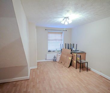 2 bedroom semi-detached house to rent - Photo 5