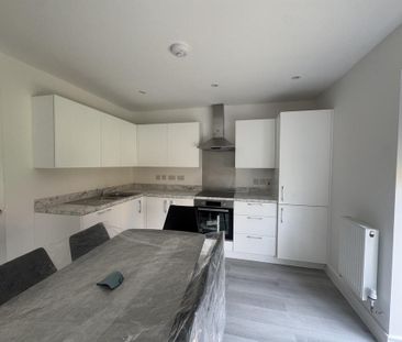 1 bedroom in a flat share to rent - Photo 2