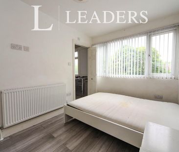 1 bedroom in a house share to rent - Photo 2