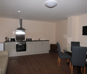 Room in a Shared Flat, Daniel House, L20 - Photo 4