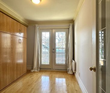 Métro Beaudry: condo 2 chambres à louer avec stationnement int. - Photo 3