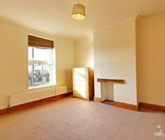 2 BEDROOM House - End Terrace - Photo 2