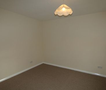 2 bedroom end of terrace house to rent - Photo 4