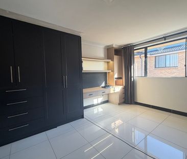 Beautiful Solid Full Brick Three Bedder Townhouse! - Photo 2