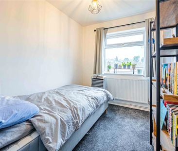 2 bed Upper Floor Flat for rent - Photo 5