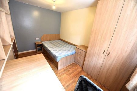 1 bedroom in a house share to rent - Photo 4