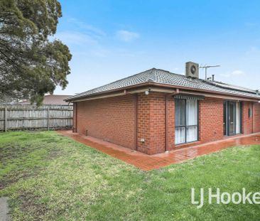 FAMILY HOME IN QUIET COURT LOCATION!! - Photo 2