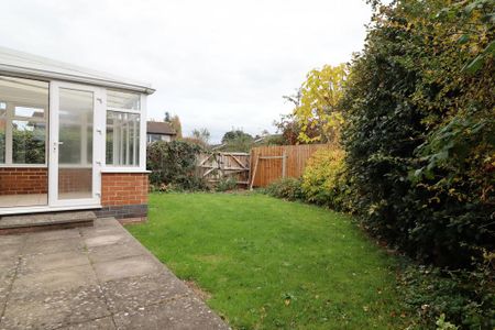 4 bedroom link detached house to rent - Photo 3