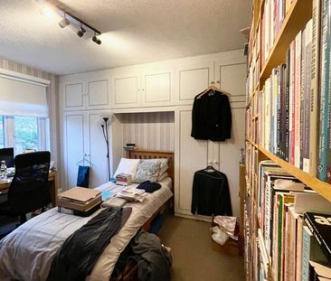 3 Bed Terraced House, Norwood Gardens, IG5 - Photo 3