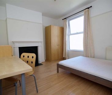 4 Bed - West Hill Road, Plymouth - Photo 4