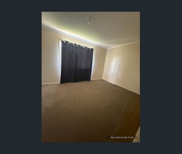 Large Block 3 bedroom Retro Home - Photo 2