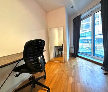 2 Bed Flat, Block Wharf, E14 - Photo 1