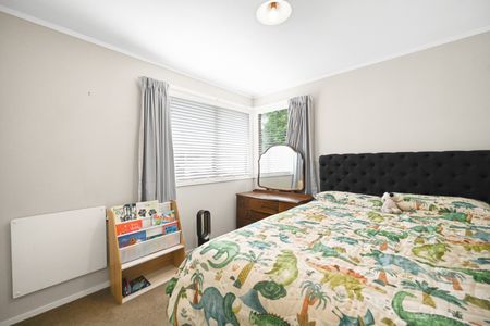 Welcome to this fantastic three-bedroom plus a sleepout, single-bathroom home, perfectly located in the heart of Pukete, one of the most sought-after areas for rental properties in Hamilton. - Photo 4