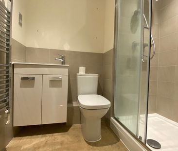 Empire House - Photo 2