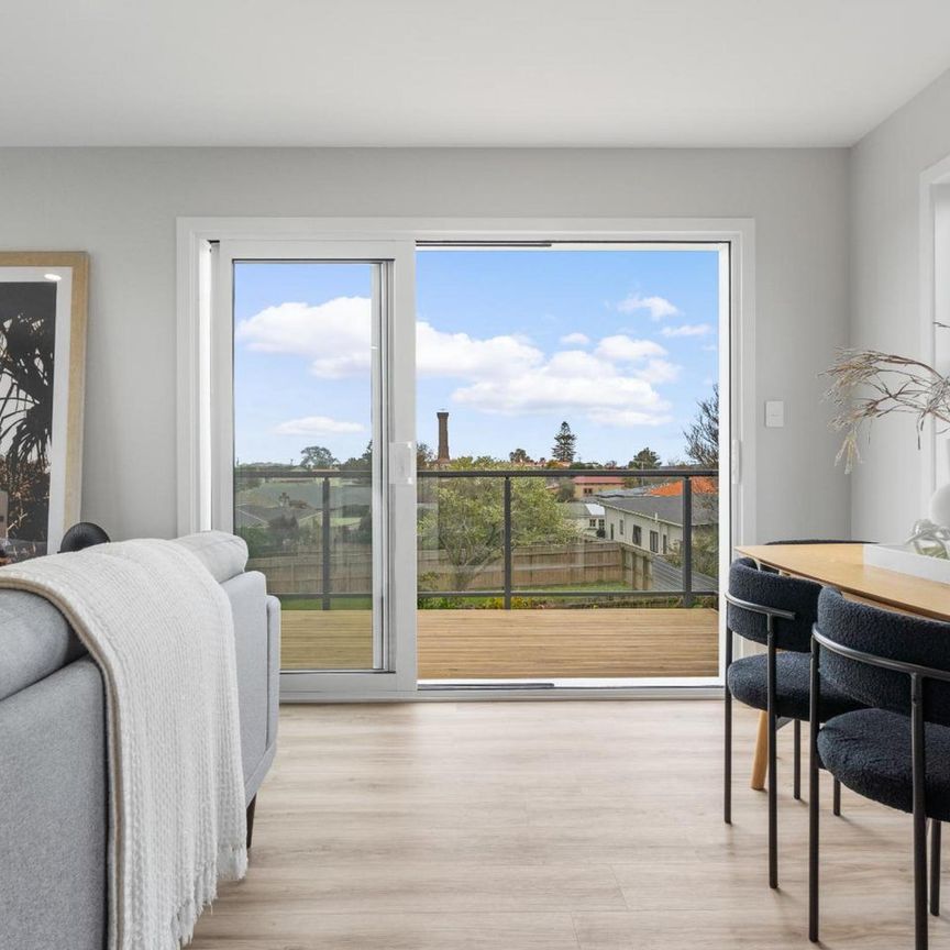 Brand new four bedroom Durie HIll home - Photo 1