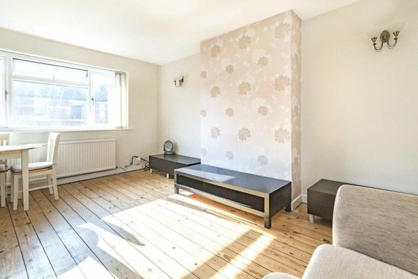 Webster Gardens, Ealing, W5 - Photo 1