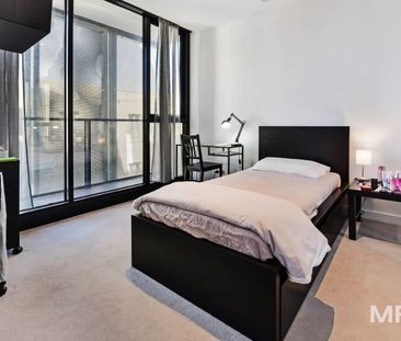 Modern living in an ideal location - Photo 5