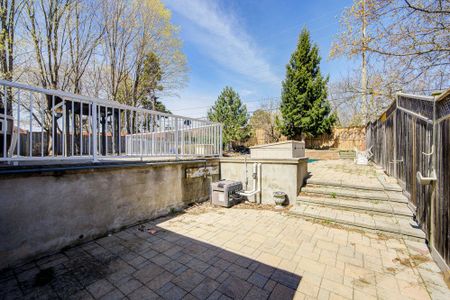 For Lease - 1608 Sherwood Forrest Circle, Mississauga, Ontario - Photo 3