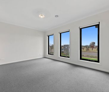 Opposite a Park in a Prime Location! - Photo 6