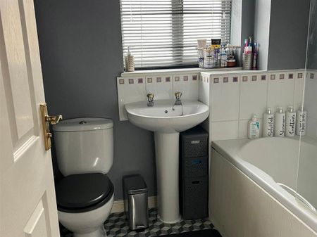 2 bedroom terraced house to rent - Photo 5