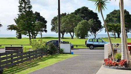 Newly Renovated Beach Bungalow - Photo 3