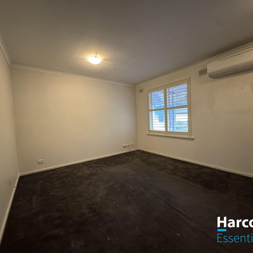 ROOM FOR RENT - Spacious Living in Convenient Old Reynella - Photo 1