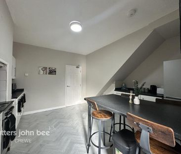 1 bedroom in a house share to rent - Photo 3