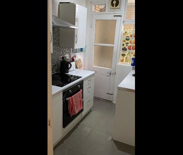 Room in a Shared Flat, Queens Court, W2 - Photo 4