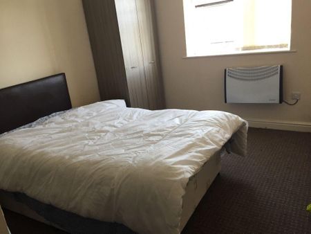 3 bedroom apartment to rent - Photo 4