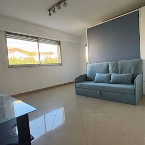 ST LAURENT DU VAR - GARE - STUDIO MEUBLE - - Photo 2