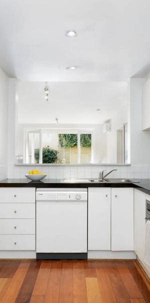 Lovely Two Bedroom With Expansive North Facing Courtyard! - Photo 1
