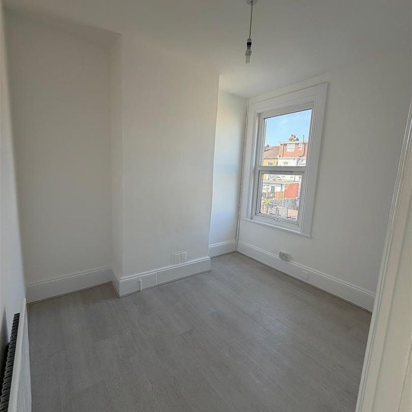 Woodhouse Grove, Manor Park, Ilford - Photo 1